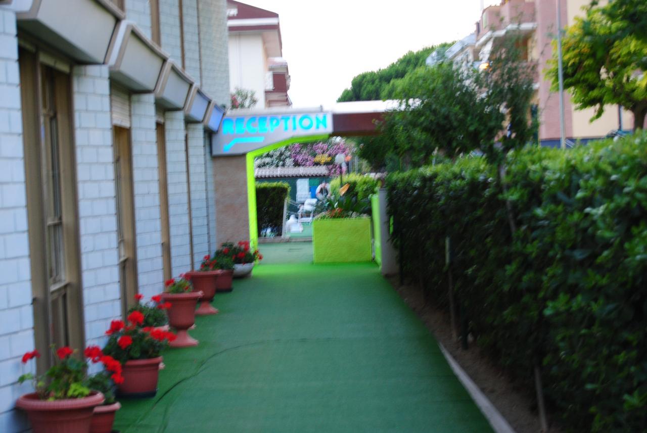 Hotel Boston Alba Adriatica Exterior photo