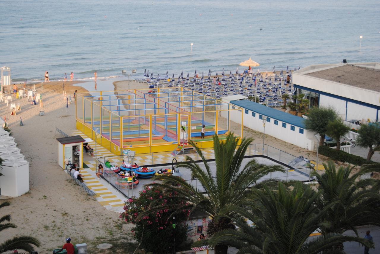 Hotel Boston Alba Adriatica Exterior photo