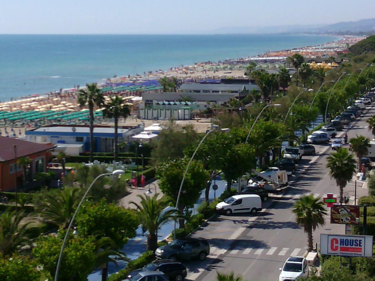 Hotel Boston Alba Adriatica Exterior photo