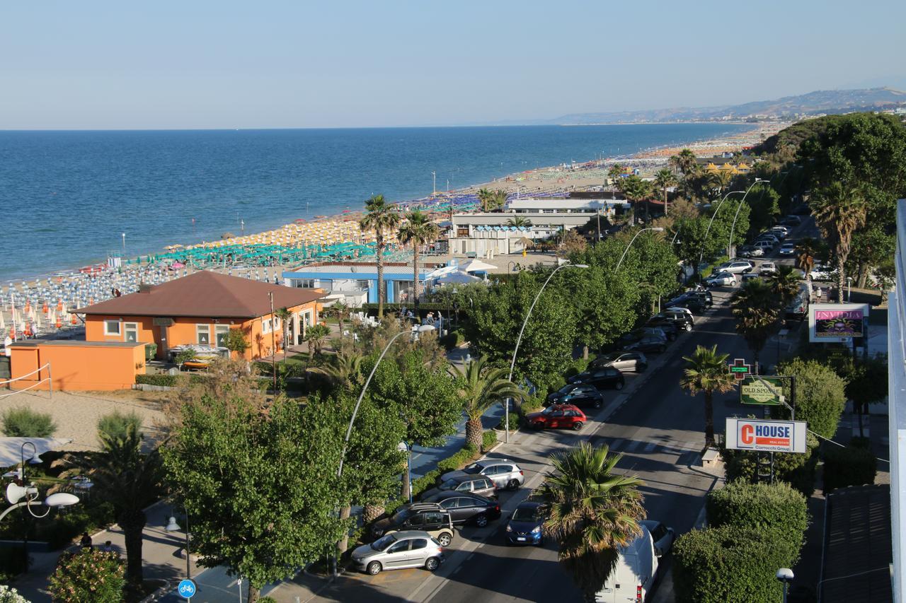 Hotel Boston Alba Adriatica Exterior photo