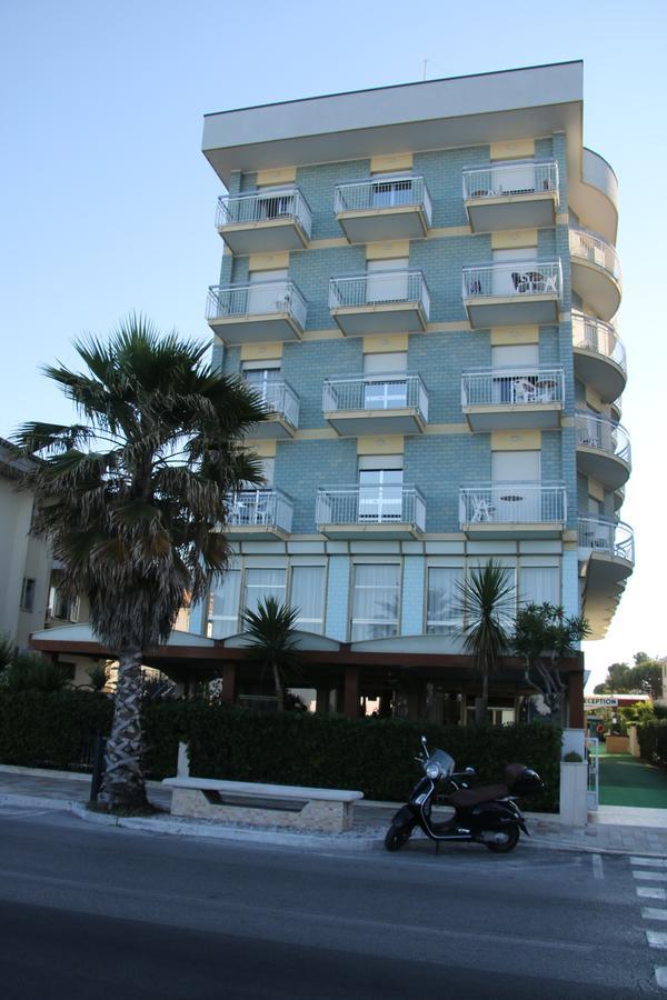 Hotel Boston Alba Adriatica Exterior photo